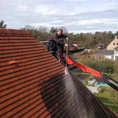 Marco Service - Hoogwerkers bij dakreiniging en dakcoating